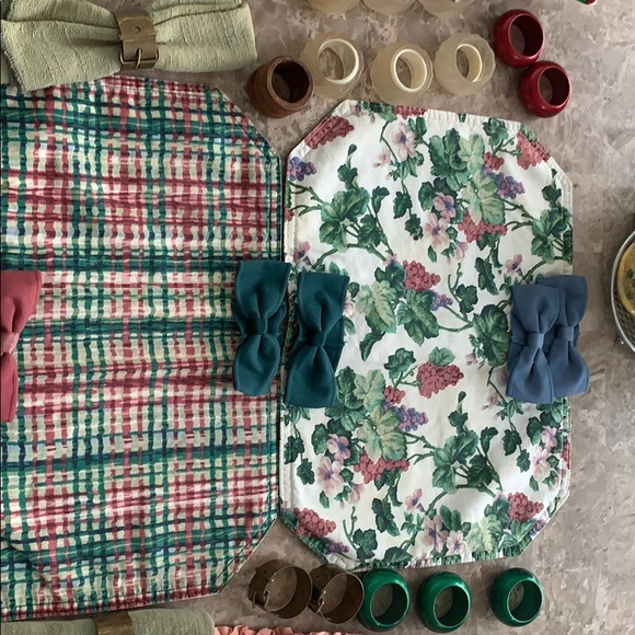 Place settings - Picture 2 of 6